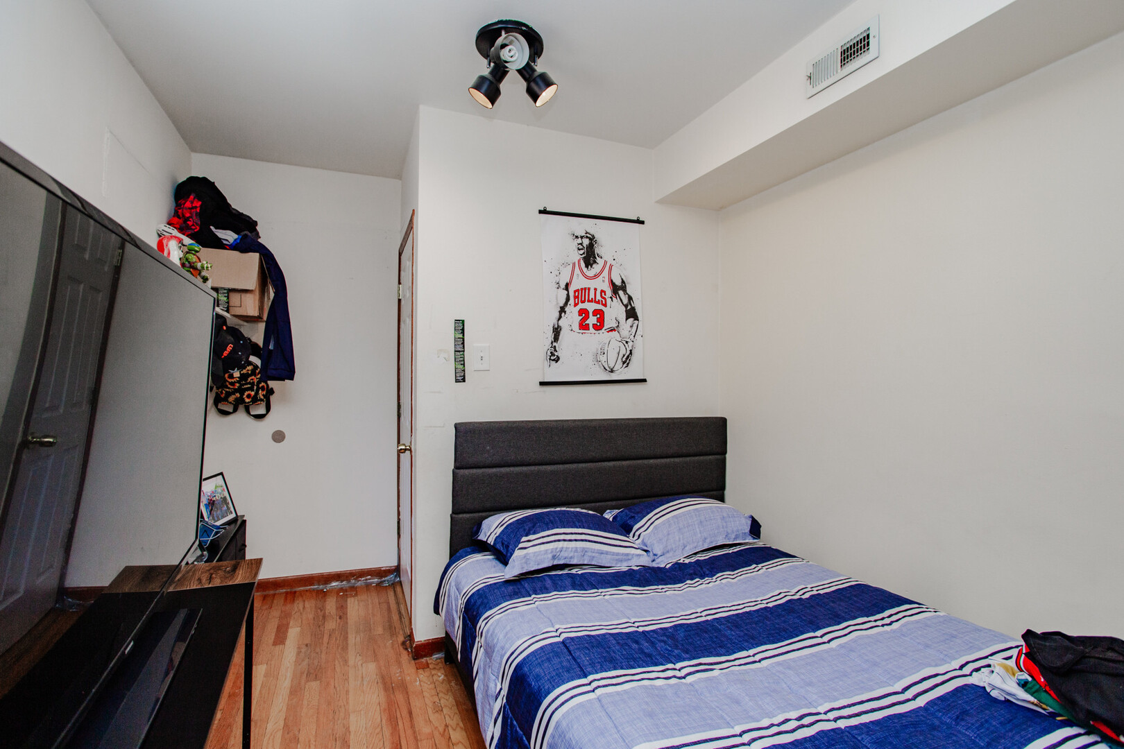 4133 West Melrose Street Chicago IL 60641