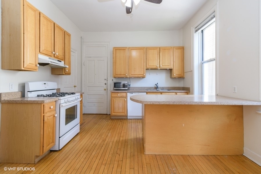 1939 West Thomas Street Chicago IL 60622