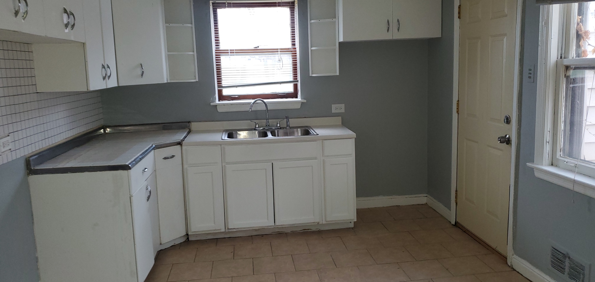 165 East 119th Street Chicago IL 60628
