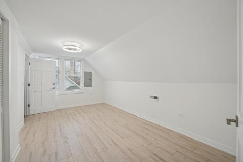 4954 West Byron Street Chicago IL 60641