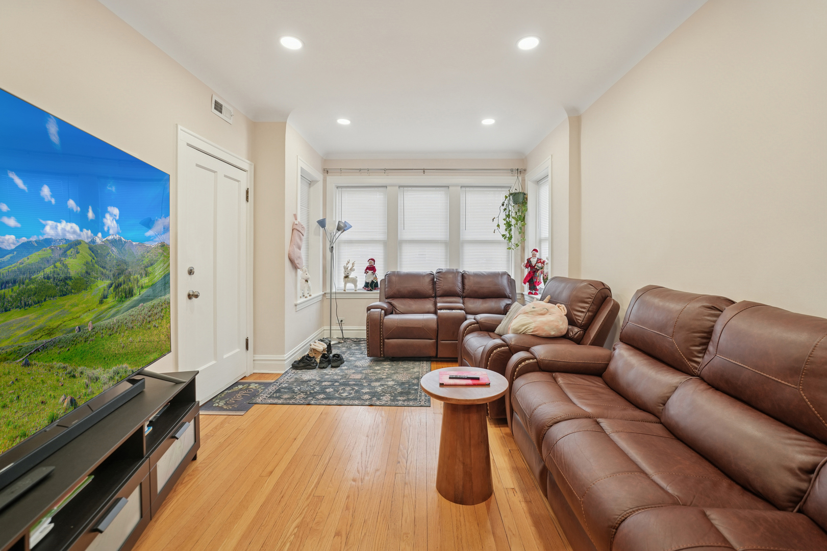 4954 West Byron Street Chicago IL 60641