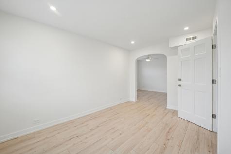 4954 West Byron Street Chicago IL 60641