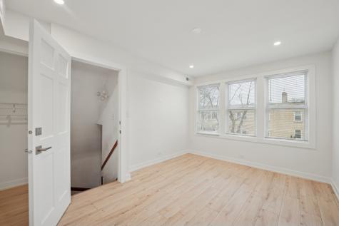 4954 West Byron Street Chicago IL 60641