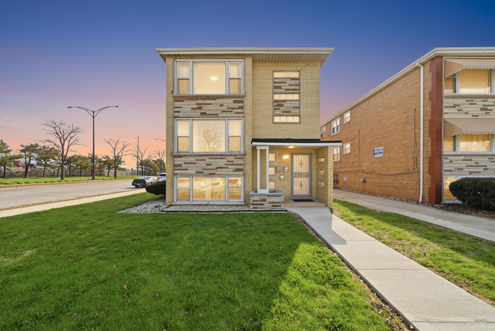 7901 South Whipple Street Chicago IL 60652