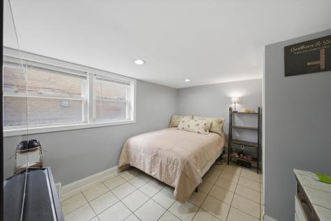 7901 South Whipple Street Chicago IL 60652