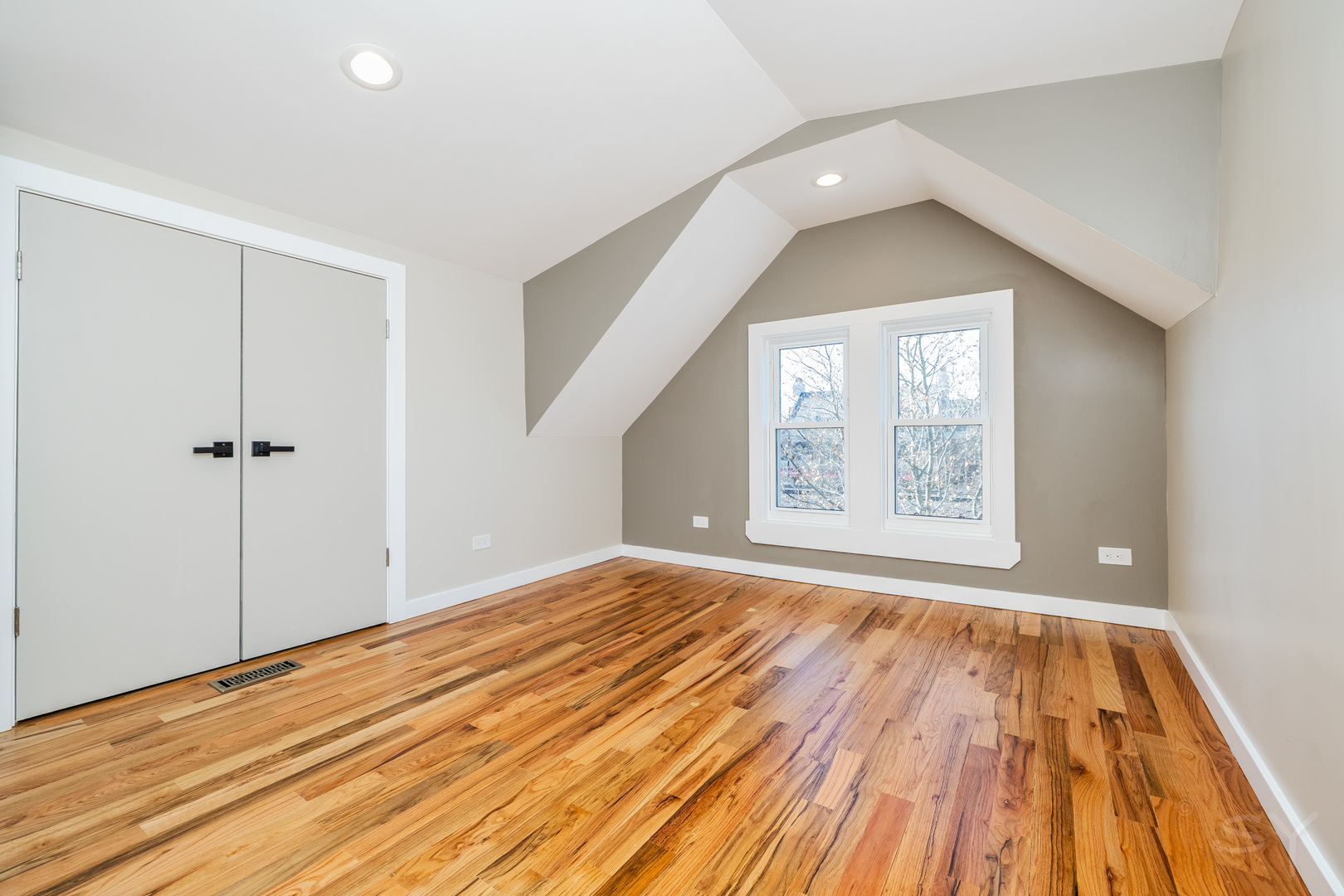 6129 North Ravenswood Avenue Chicago IL 60660