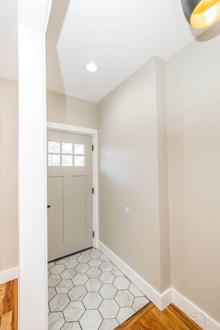 6129 North Ravenswood Avenue Chicago IL 60660