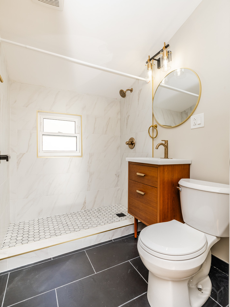 6129 North Ravenswood Avenue Chicago IL 60660