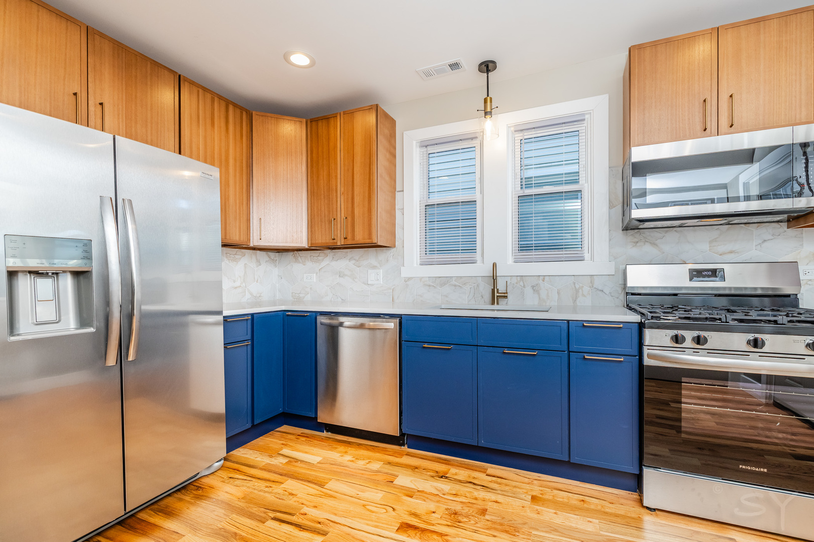 6129 North Ravenswood Avenue Chicago IL 60660
