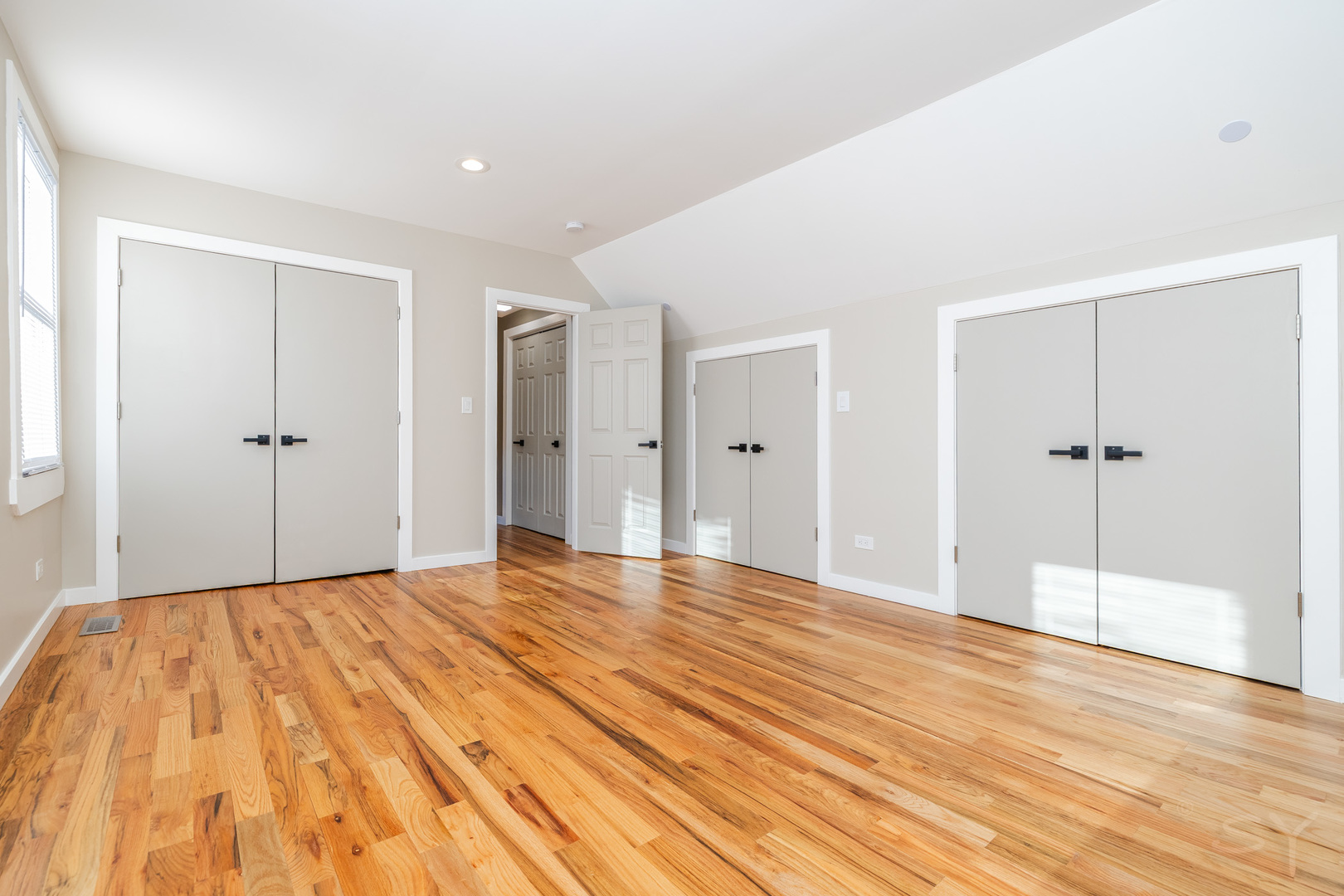6129 North Ravenswood Avenue Chicago IL 60660