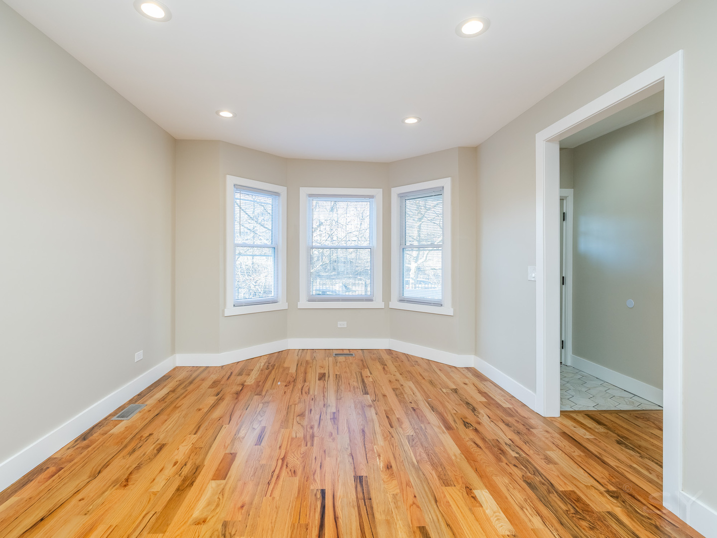 6129 North Ravenswood Avenue Chicago IL 60660