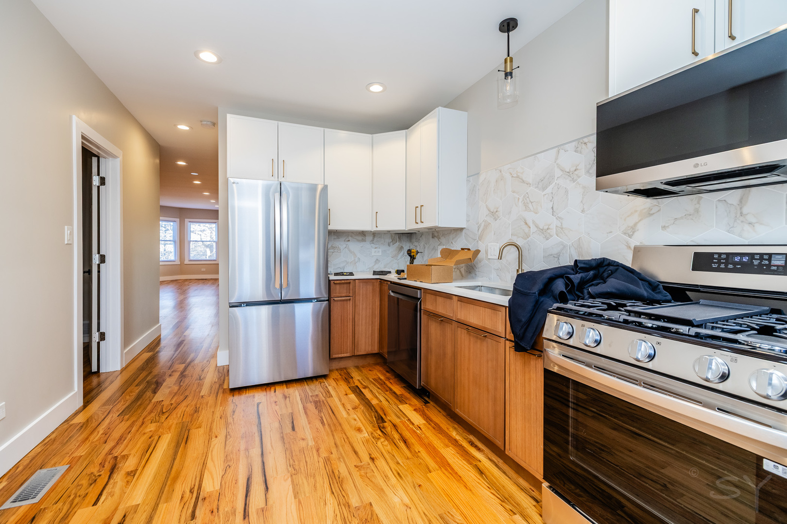 6129 North Ravenswood Avenue Chicago IL 60660
