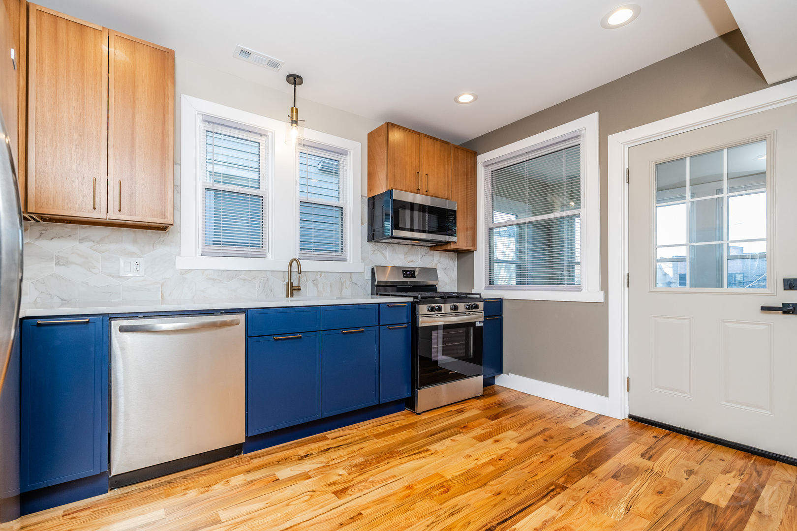 6129 North Ravenswood Avenue Chicago IL 60660