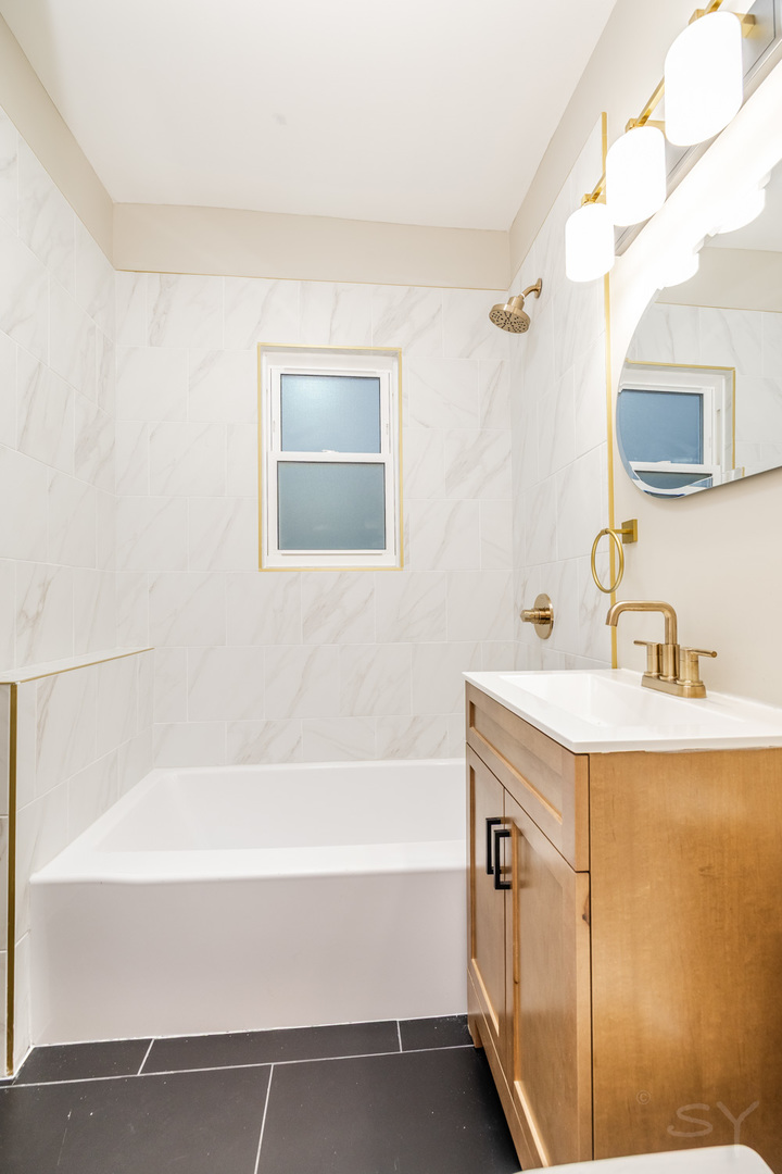 6129 North Ravenswood Avenue Chicago IL 60660
