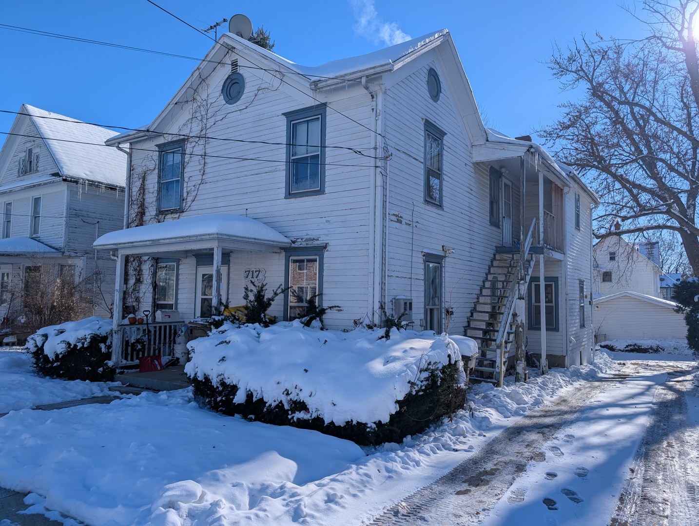 717 West Pleasant Street Freeport IL 61032