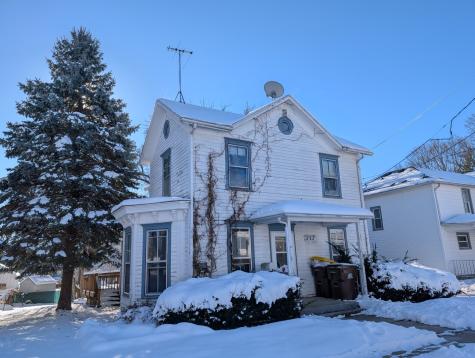717 West Pleasant Street Freeport IL 61032