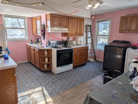 717 West Pleasant Street Freeport IL 61032
