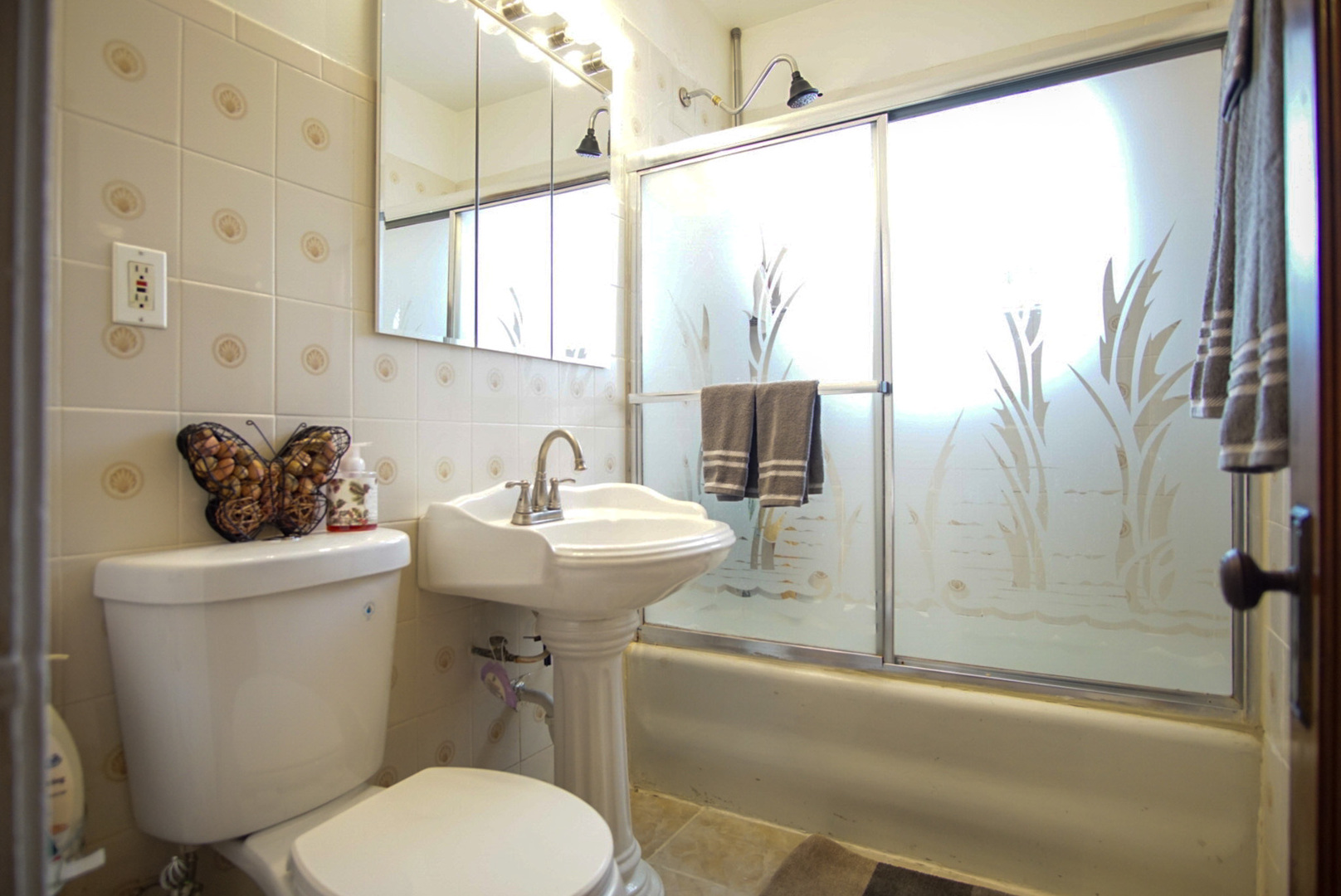 5224 West Deming Place Chicago IL 60639