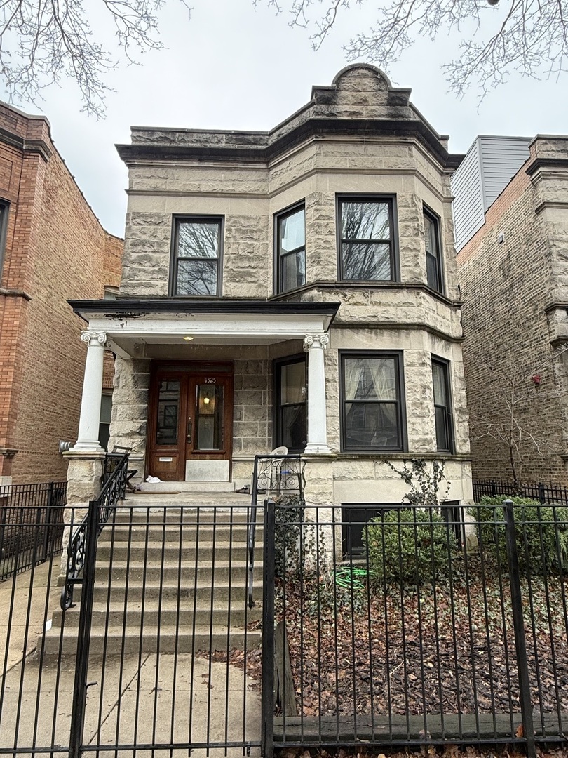 1325 West Cornelia Avenue Chicago IL 60657