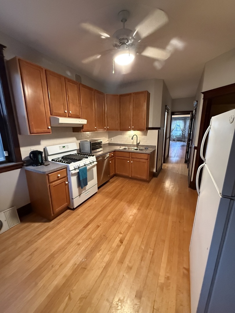 1325 West Cornelia Avenue Chicago IL 60657