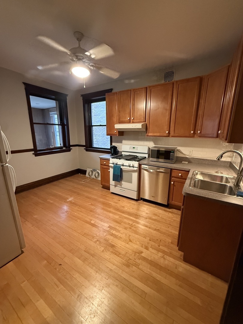1325 West Cornelia Avenue Chicago IL 60657