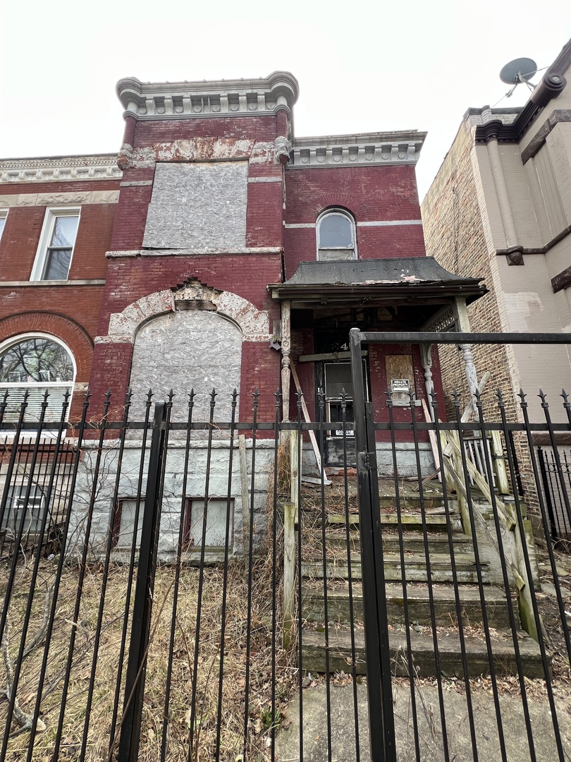 3345 West Monroe Street Chicago IL 60624
