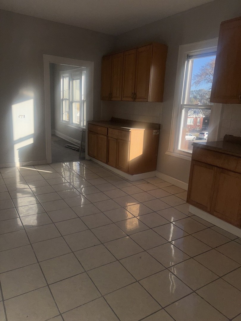 9338 South Marquette Avenue Chicago IL 60617