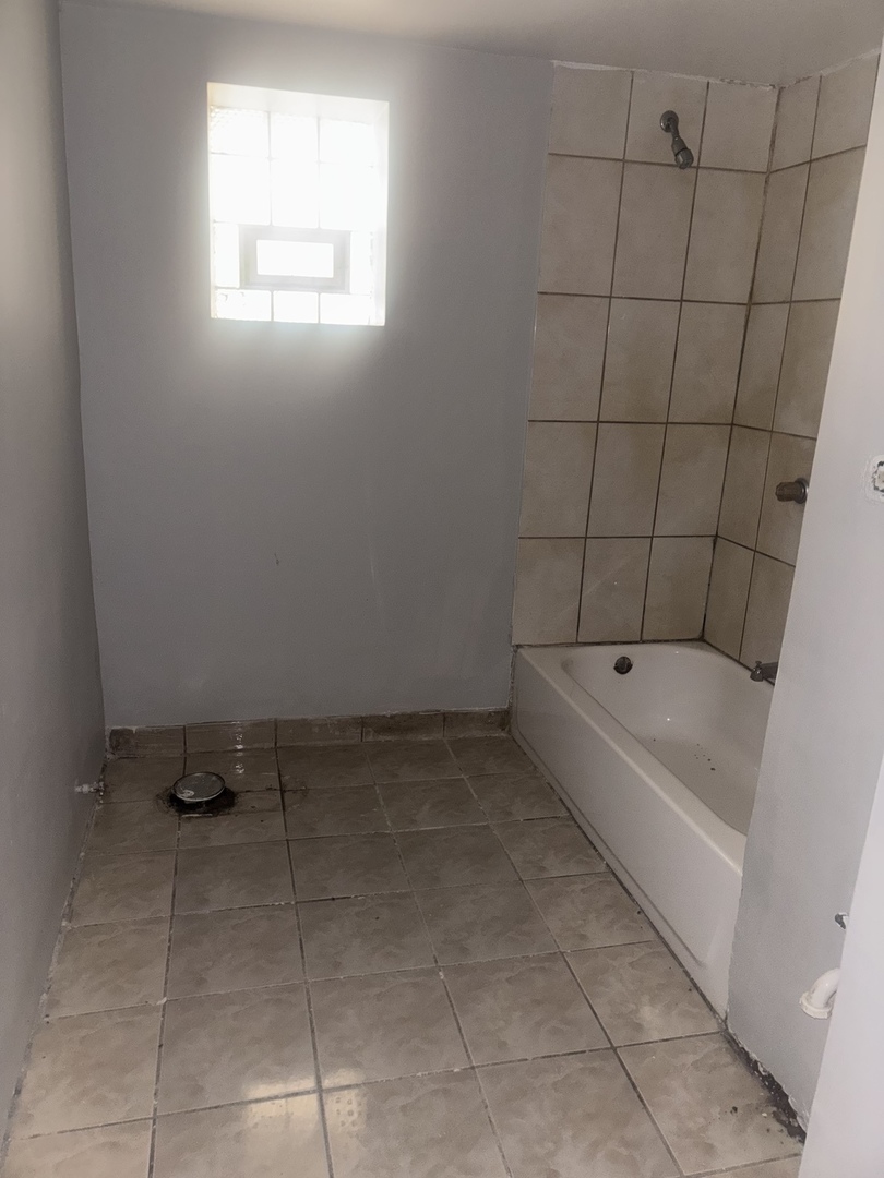 9338 South Marquette Avenue Chicago IL 60617