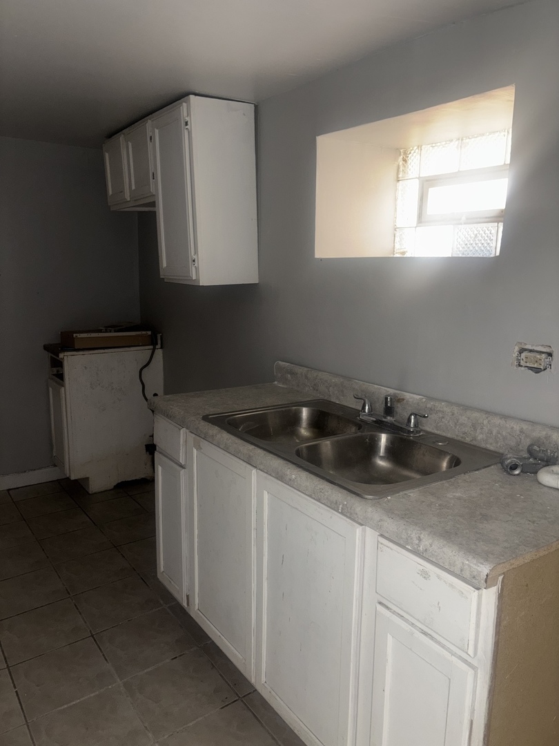 9338 South Marquette Avenue Chicago IL 60617