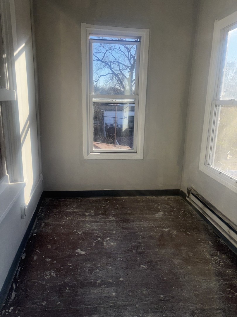 9338 South Marquette Avenue Chicago IL 60617