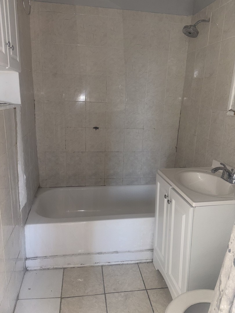 9338 South Marquette Avenue Chicago IL 60617