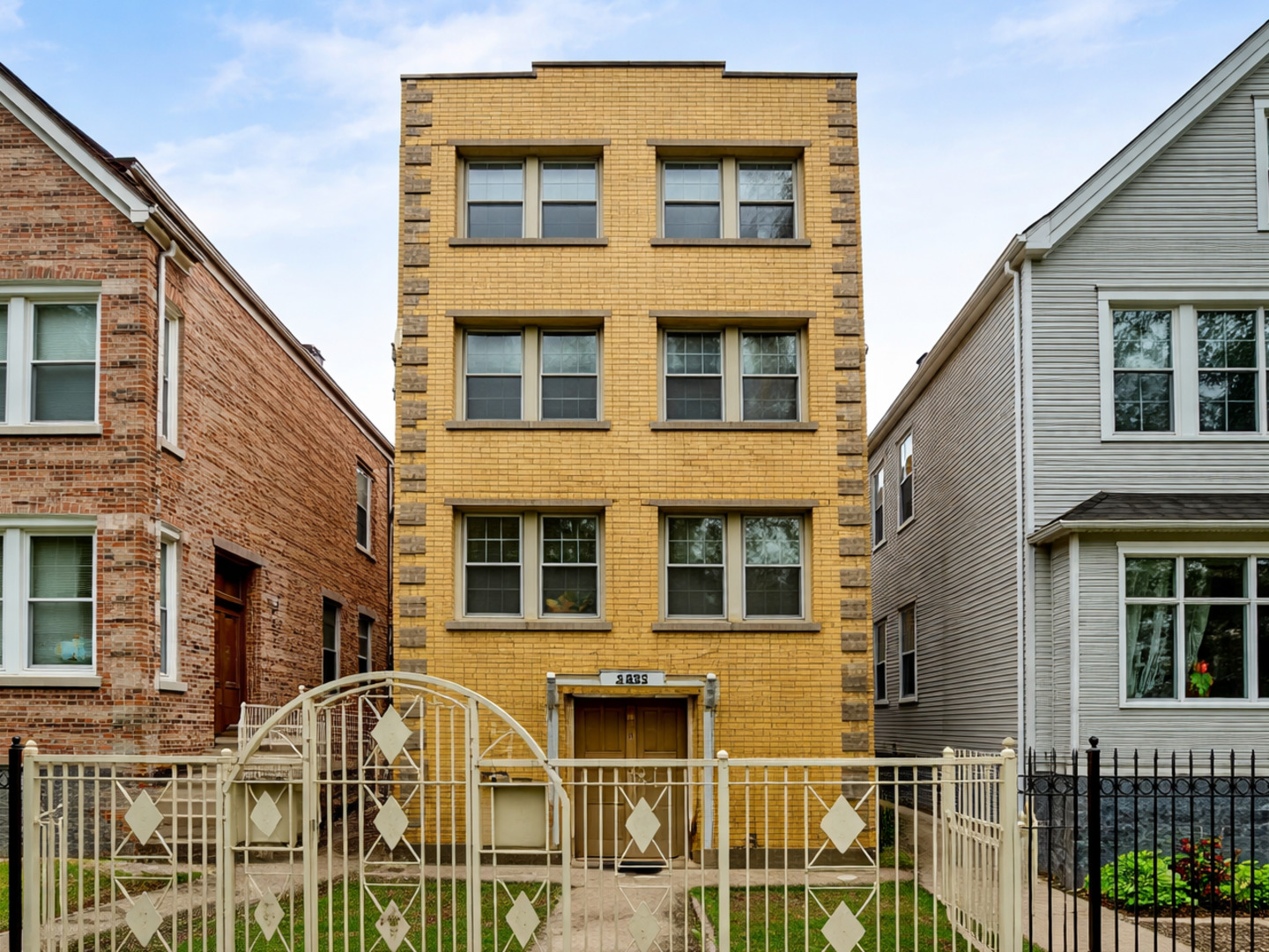 2832 North Mozart Street Chicago IL 60618