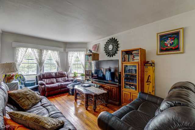 2832 North Mozart Street Chicago IL 60618