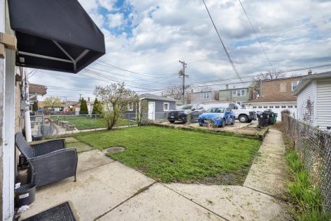 1833 Gunderson Avenue Berwyn IL 60402
