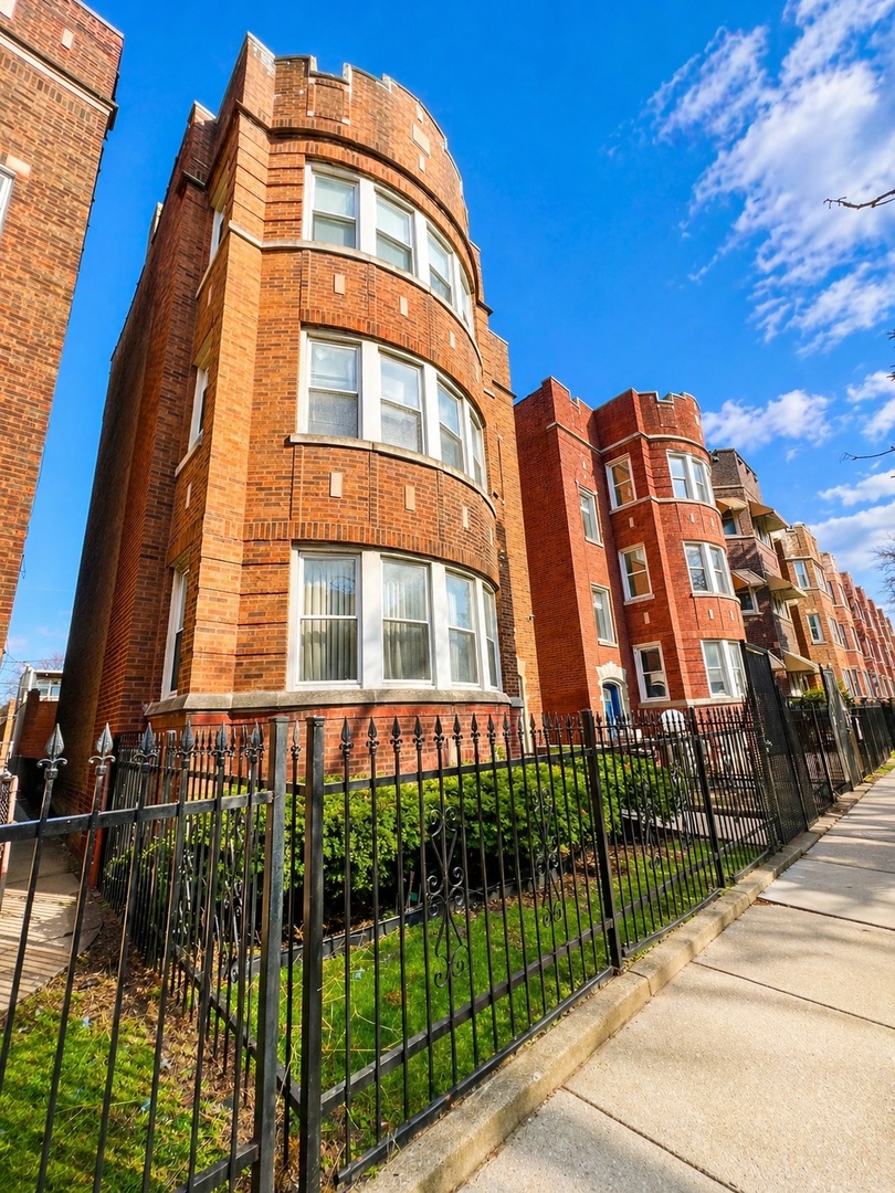 7823 South Cornell Avenue Chicago IL 60649