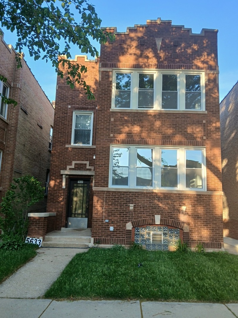 5633 North Artesian Avenue Chicago IL 60659