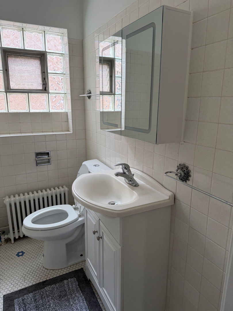 5633 North Artesian Avenue Chicago IL 60659