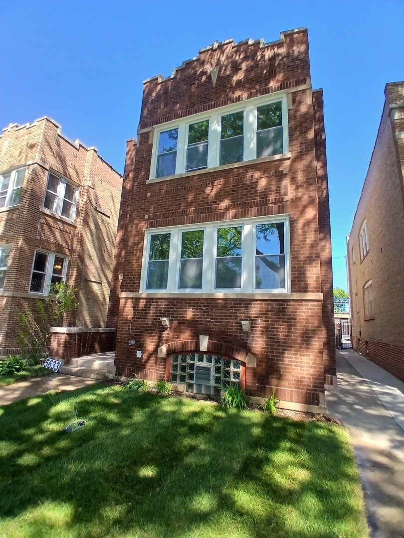5633 North Artesian Avenue Chicago IL 60659
