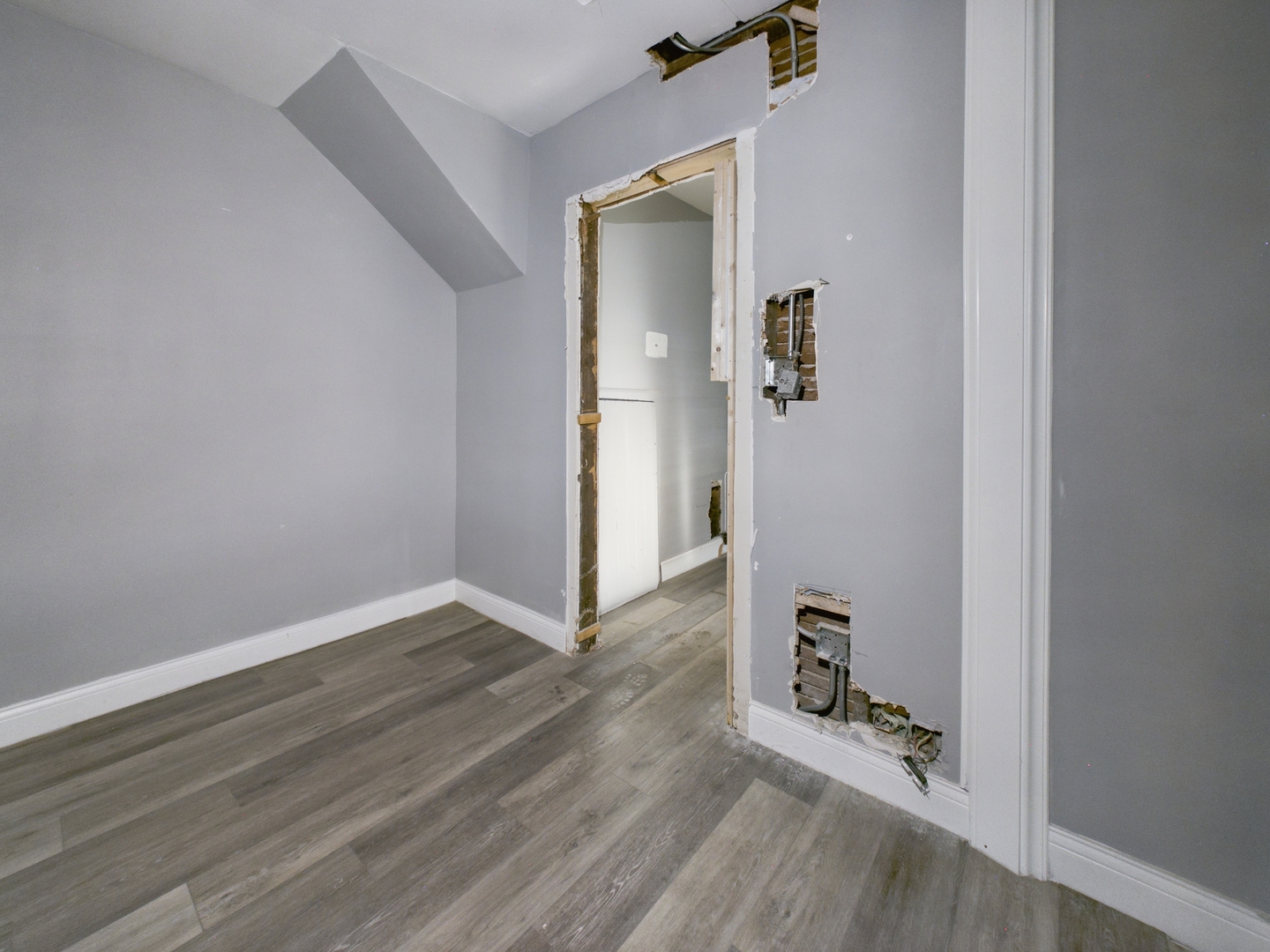 8747 South Escanaba Avenue Chicago IL 60617