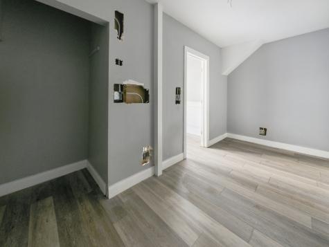 8747 South Escanaba Avenue Chicago IL 60617