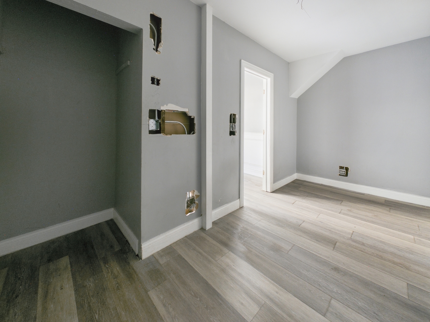 8747 South Escanaba Avenue Chicago IL 60617
