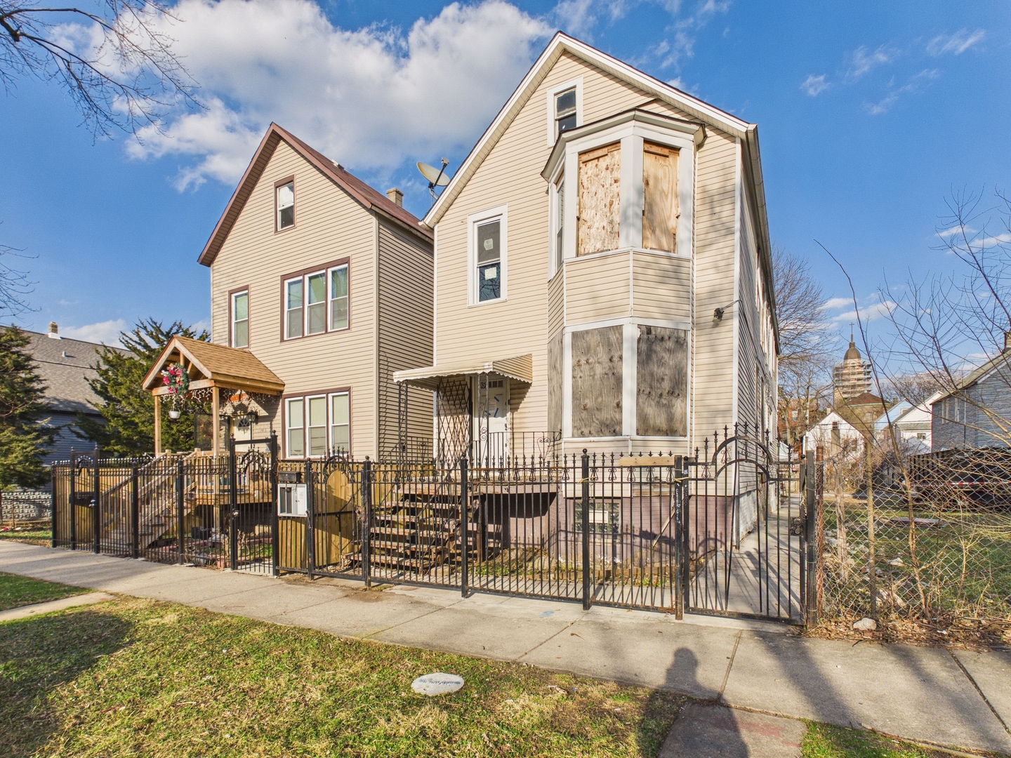 8747 South Escanaba Avenue Chicago IL 60617
