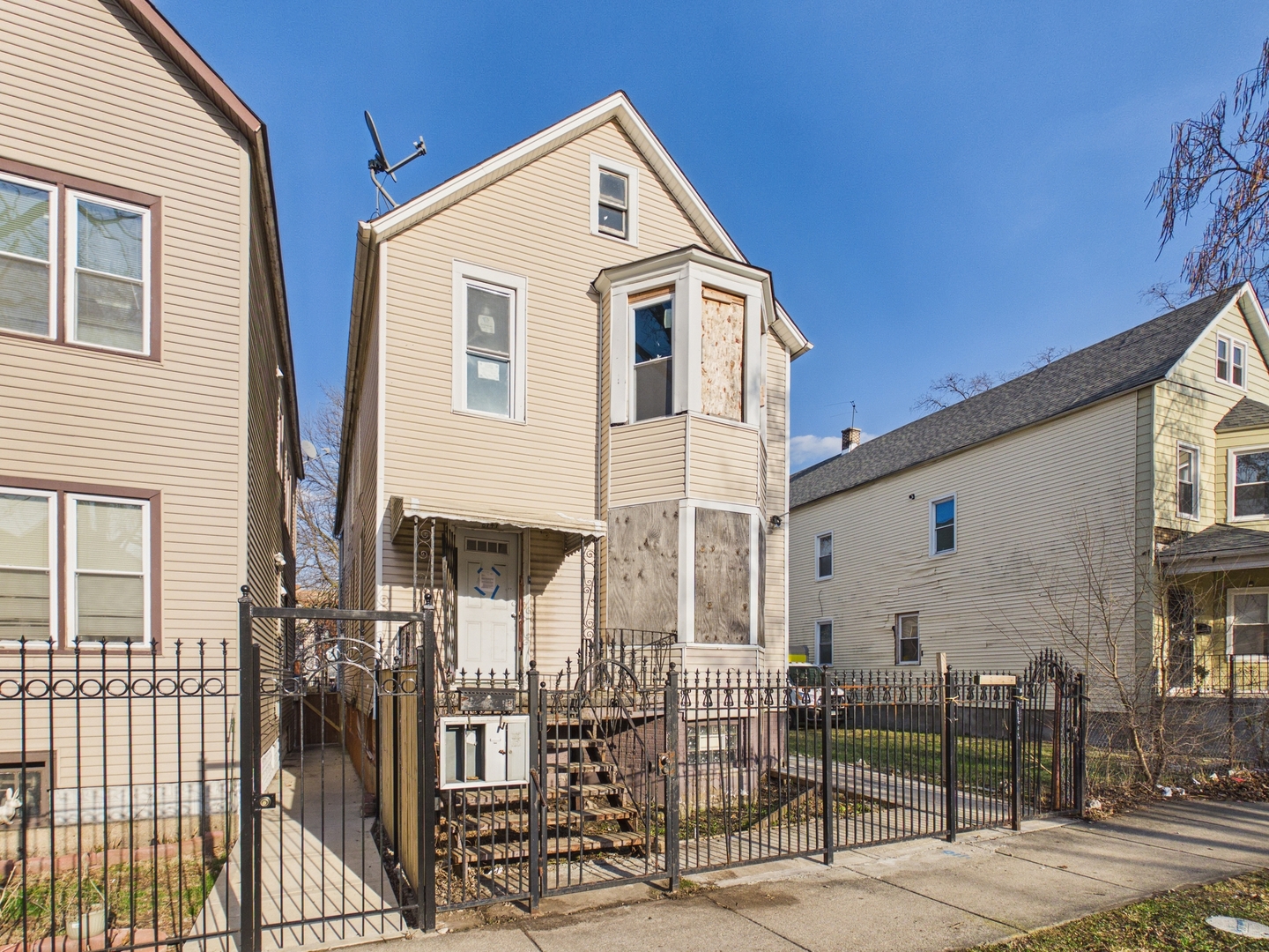 8747 South Escanaba Avenue Chicago IL 60617