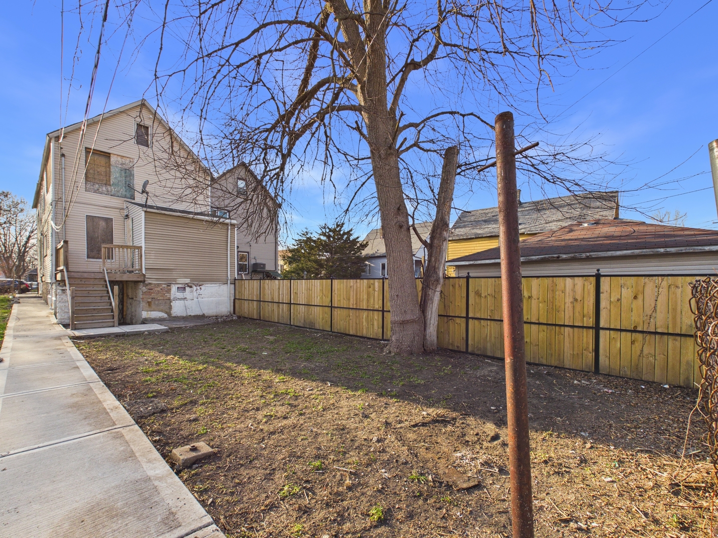 8747 South Escanaba Avenue Chicago IL 60617