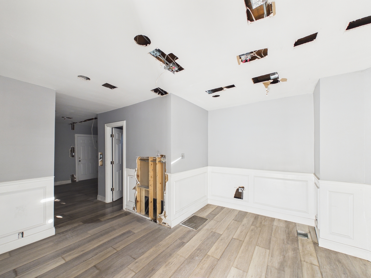 8747 South Escanaba Avenue Chicago IL 60617