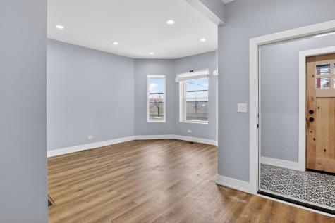 7843 South Marquette Avenue Chicago IL 60649