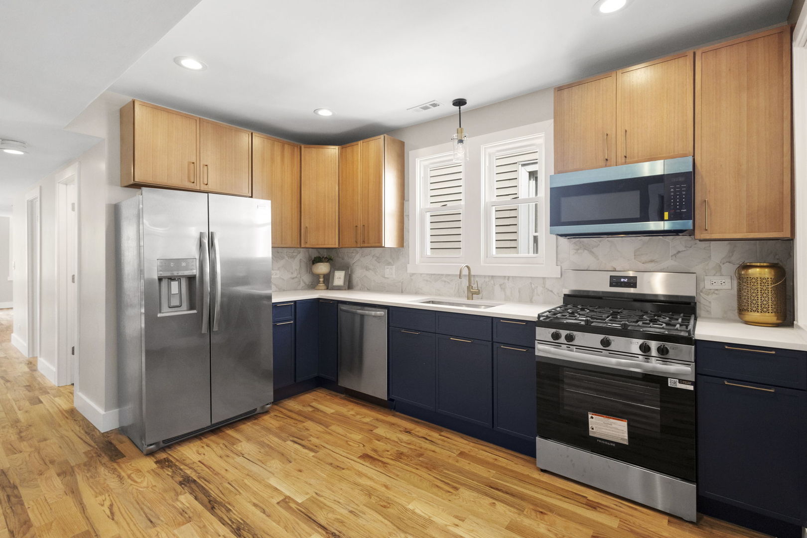 6129 North Ravenswood Avenue Chicago IL 60660
