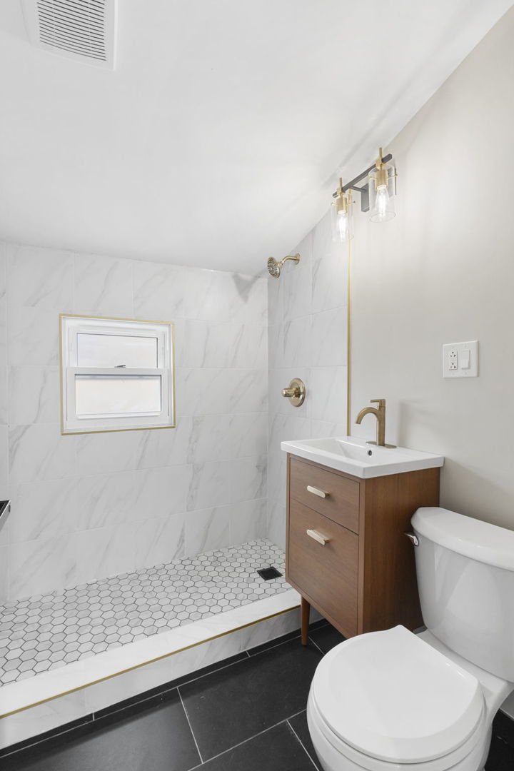 6129 North Ravenswood Avenue Chicago IL 60660