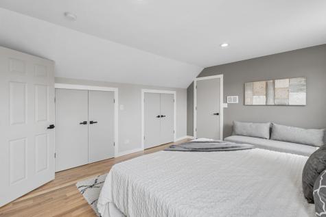 6129 North Ravenswood Avenue Chicago IL 60660