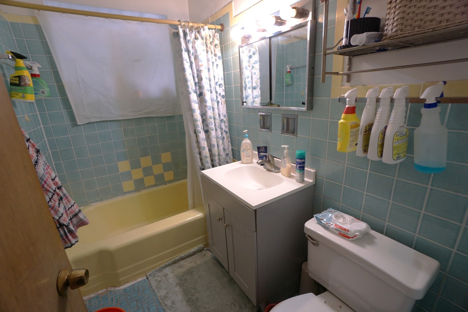 6430 North Hoyne Avenue Chicago IL 60645